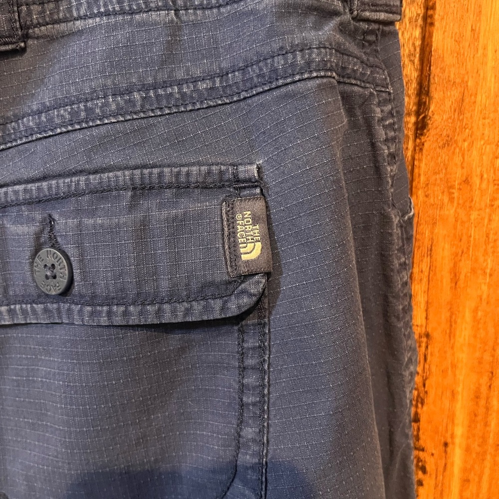 The North Face Blue Twill Utility Hiking Casual Outdoor Shorts size 8 EUC - Picture 3 of 6